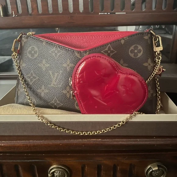 - Louis Vuitton Vernis Heart ♥️ Wallet - Picture 9 of 9